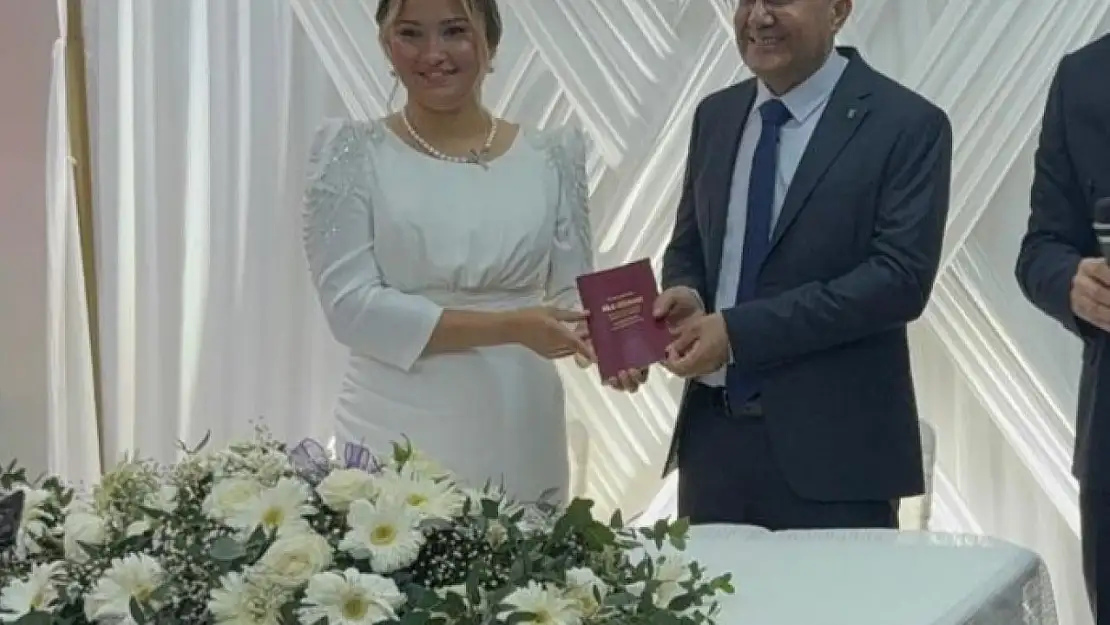 Depremde ailelerini kaybeden 2 öğretmen, ikinci bahara 'evet' dedi