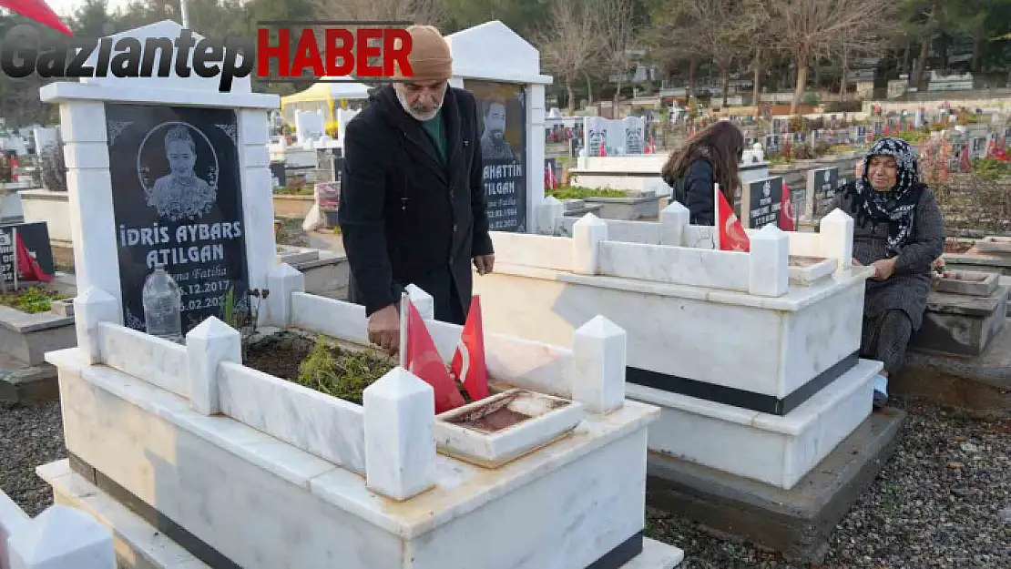 Depremde oğlu, gelini ve torunu kaybetti, kelimeler boğazına düğümlendi