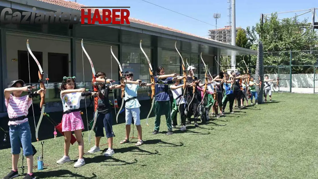 Depremzede çocuklar depremin izlerini sporla siliyor