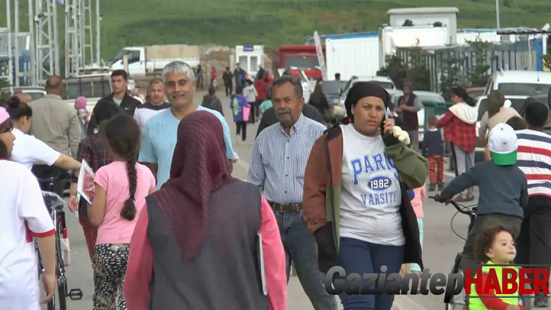 Depremzedeler bayrama umutlu girdi