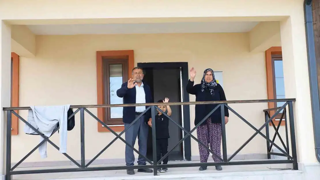 Depremzedeler yeni yuvalarında buruk sevinç yaşıyor