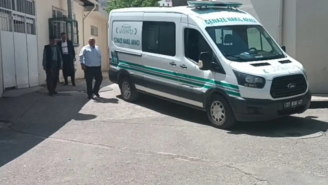Devrilen traktörün altında kalan çocuk hayatını kaybetti