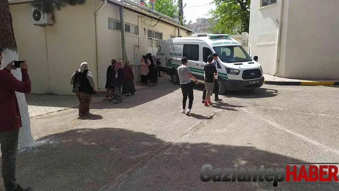 Devrilen traktörün sürücüsü hayatını kaybetti