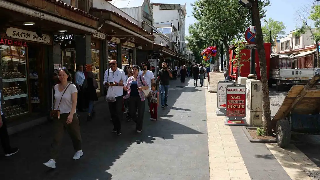 Diyarbakır'da vatandaş ve esnaf, PKK'nın fesih kararını olumlu değerlendirdi