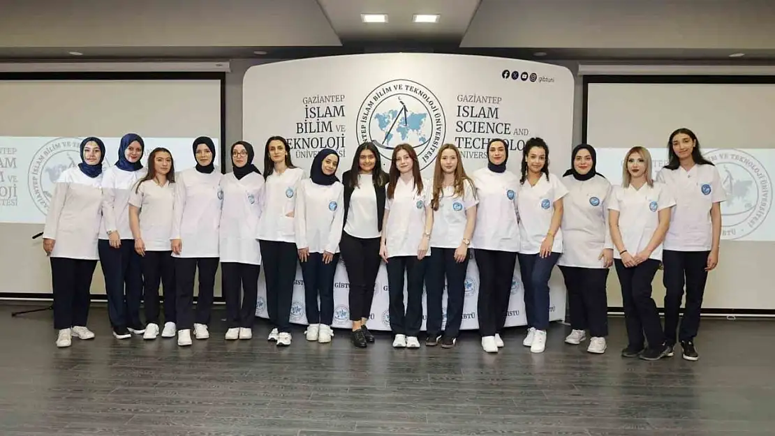 Dünya Ebeler Günü GİBTÜ'de kutlandı