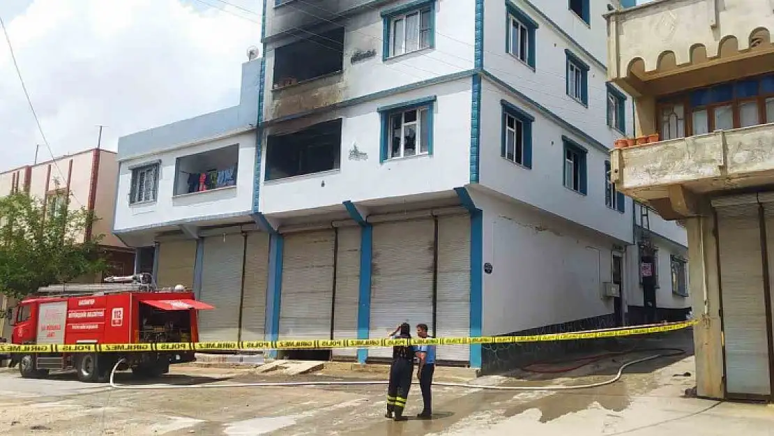 Elektrikten yangın çıktı, 14 kişi hastaneye kaldırıldı