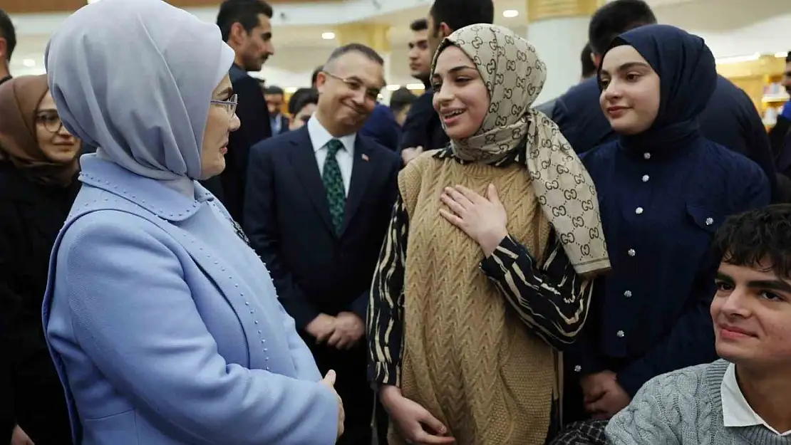 Emine Erdoğan, Gaziantep'te Şahinbey Millet Kütüphanesini ziyaret etti