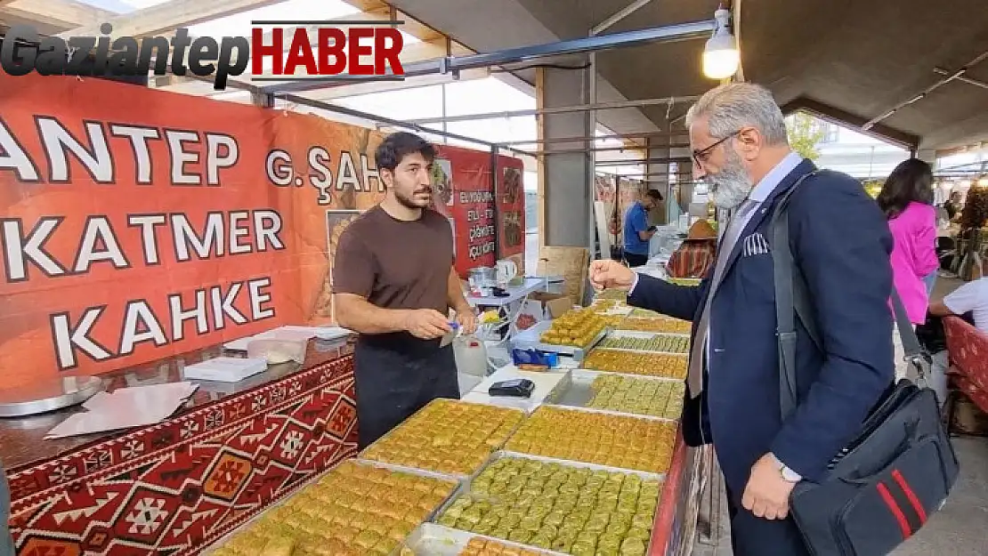 En hızlı baklava yeme yarışmasında birinci oldu: Bir tepsi baklavayı kaptı