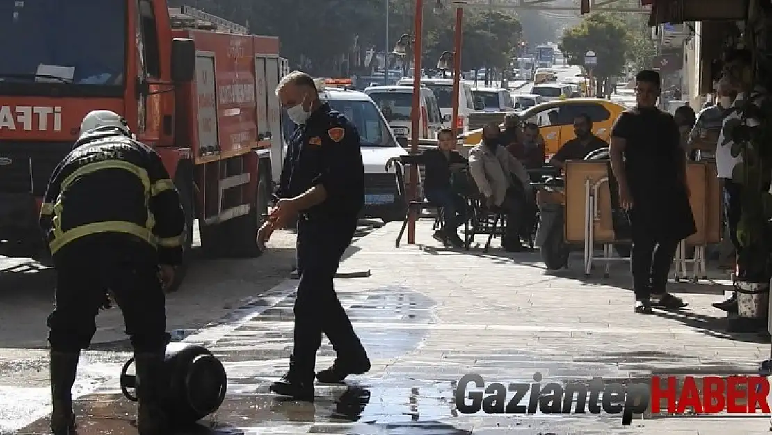 Çay demlerken tüpte unutulan demlik yangına neden oldu