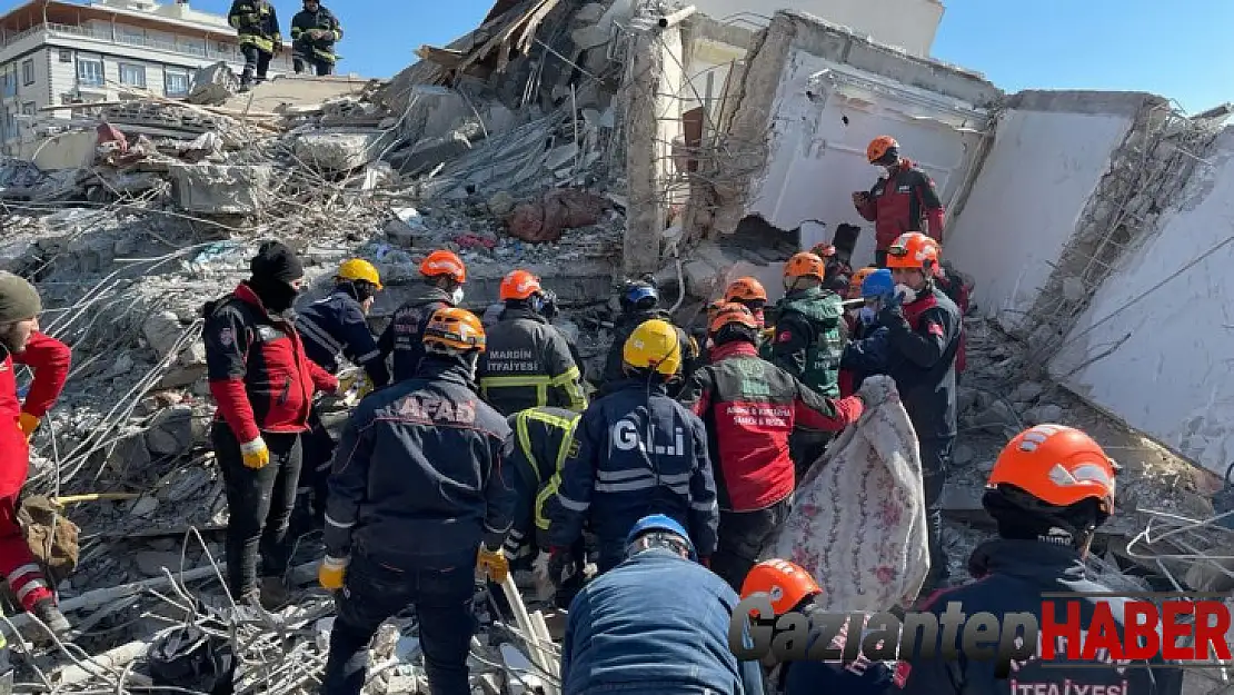 Enkazdan 129. saatte 6 kişi kurtarıldı