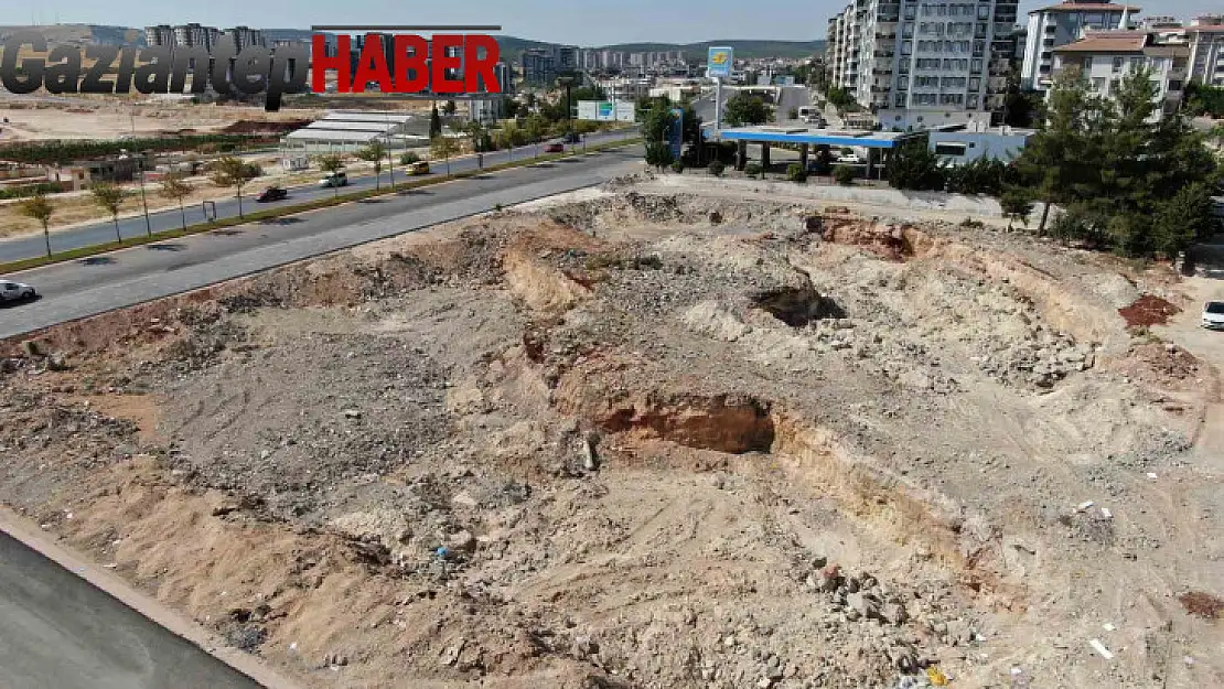 Enkazların yerini boş araziler aldı