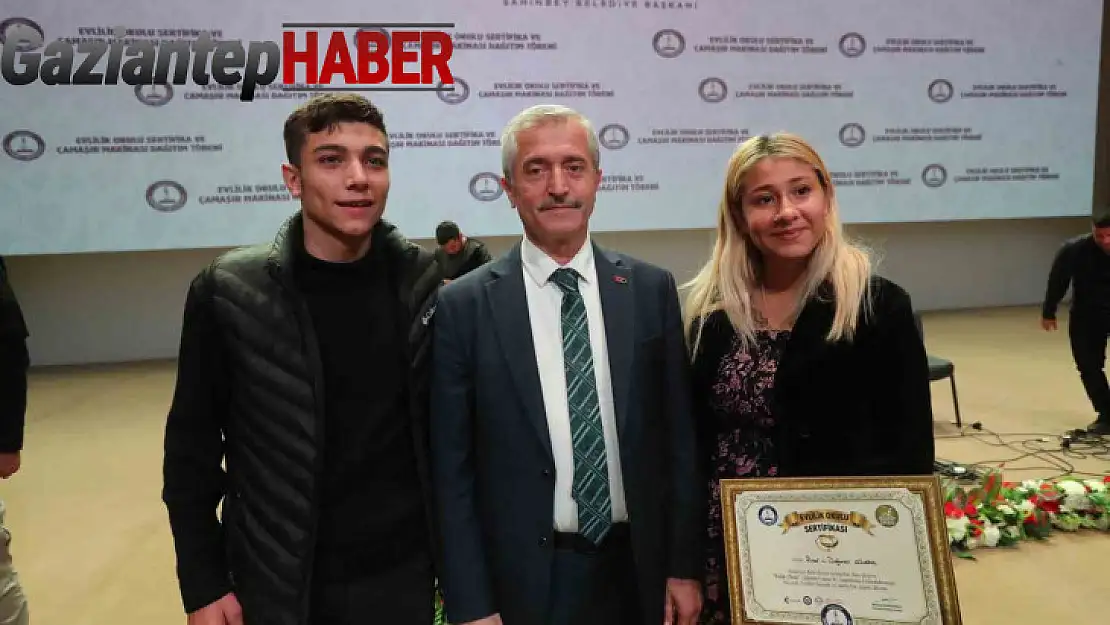 Evlilik Okulu'nda eğitim gören 196 çift daha sertifikasını aldı