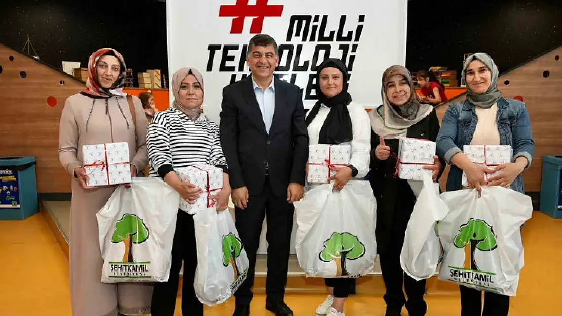 Fadıloğlu, dereceye giren anneleri ödüllendirdi