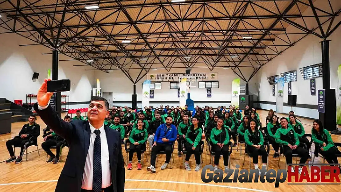 Fadıloğlu Polis Meslek Eğitim Merkezleri sınavına hazırlanan gençlerle buluştu