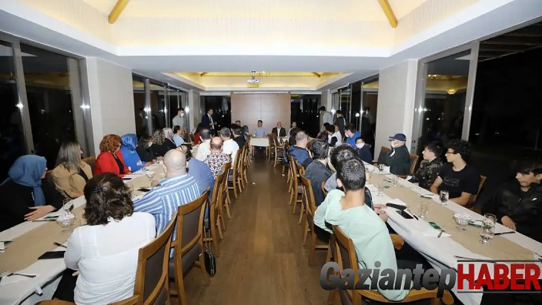 Fadıloğlu, sporcu velileriyle buluştu
