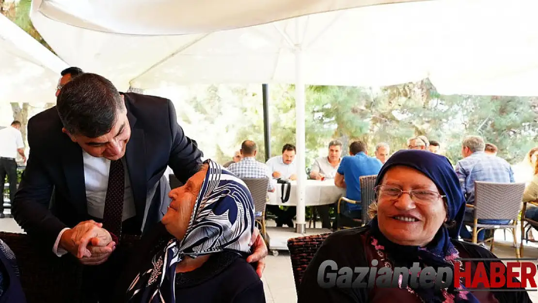 Fadıloğlu, yaşlıları misafir etti