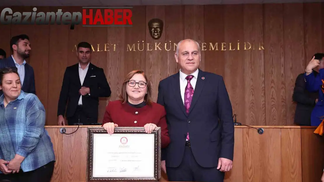 Fatma Şahin mazbatasını aldı