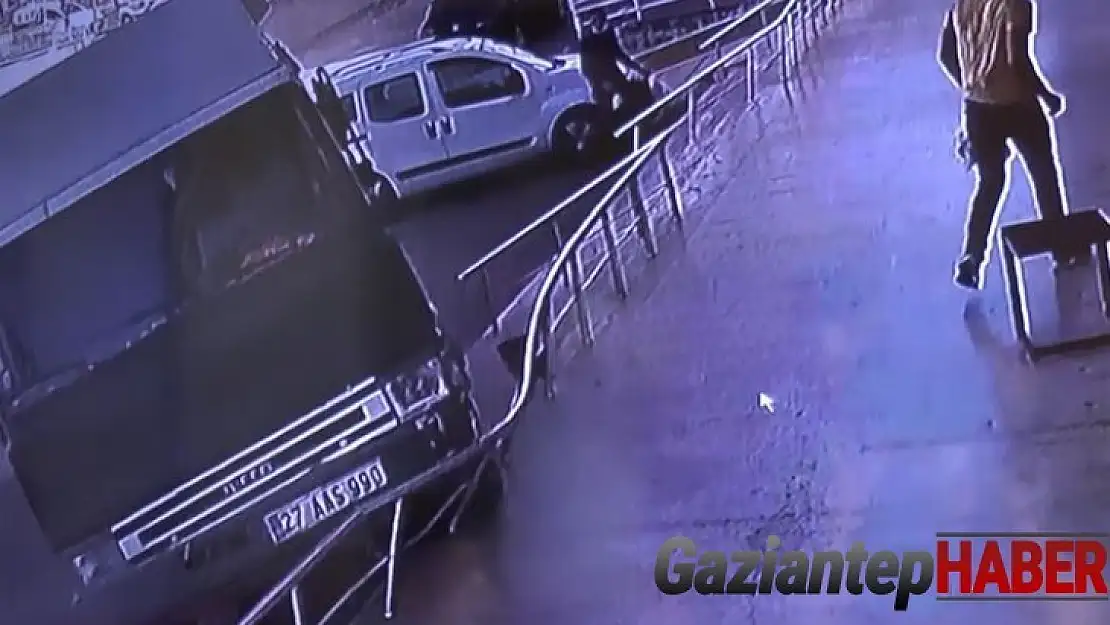 Freni boşalan vinç kaldırıma çıktı faciadan dönüldü