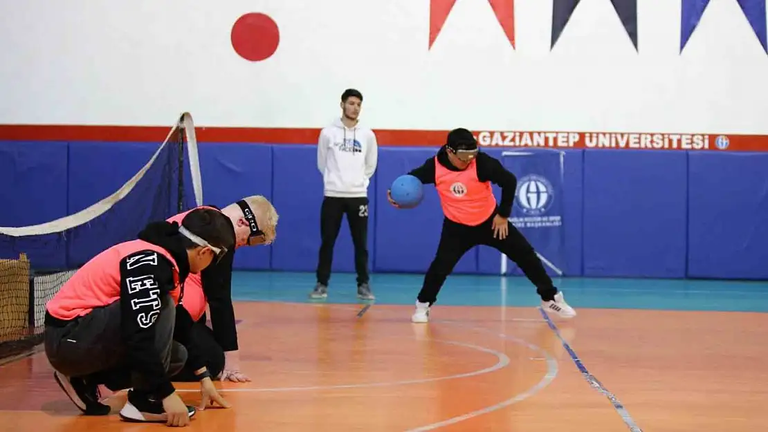 GAÜN'de engelleri aşan goalball maçı düzenlendi