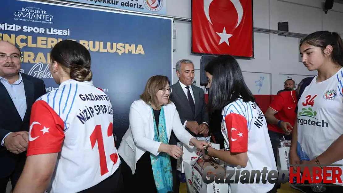 Gaziantep Büyükşehir'den Nizip Spor Lisesine malzeme yardımı