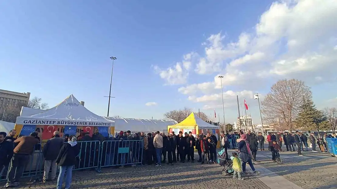 Gaziantep Büyükşehir'in geleneksel iftar çadırları ilk gün yoğun ilgi gördü