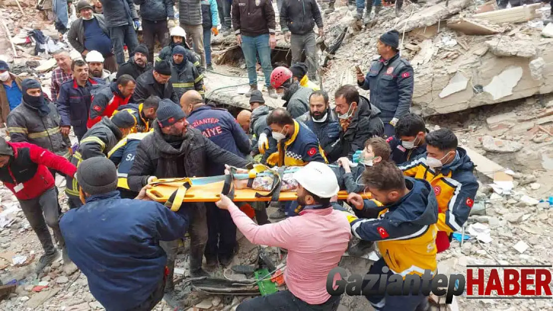 Gaziantep'de 106 saat sonra 3 kişi sağ olarak böyle çıkarıldı