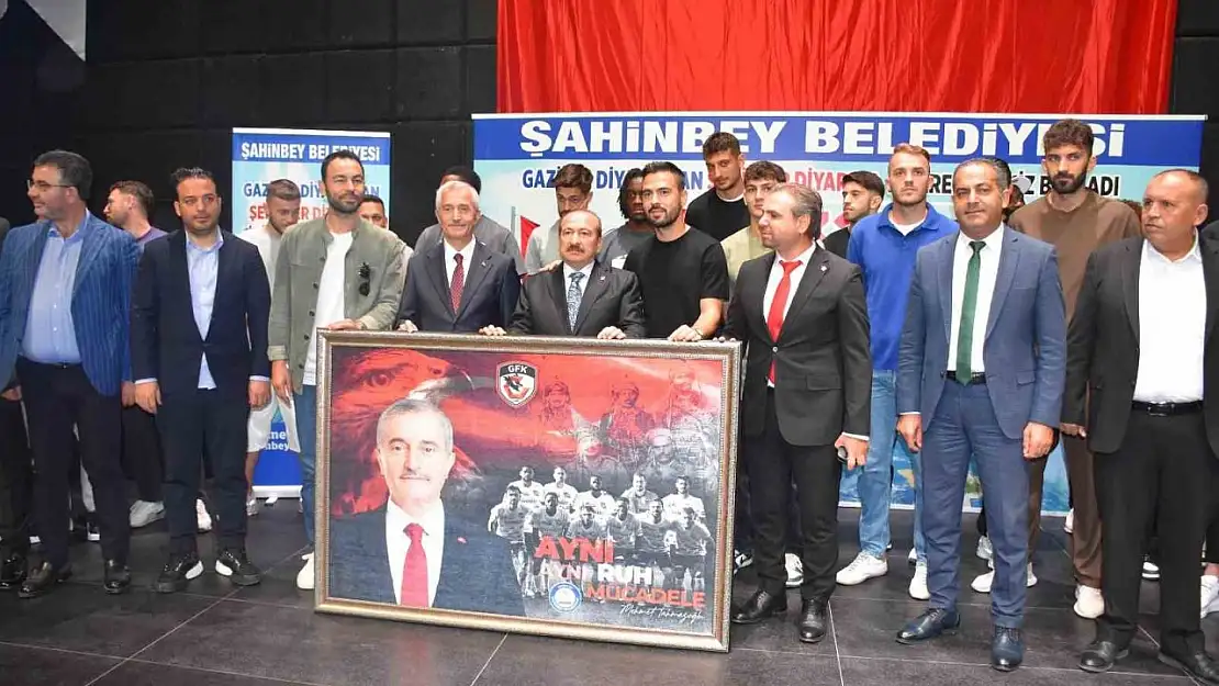 Gaziantep FK futbolcuları, Şahinbeyli öğrencilerle buluştu