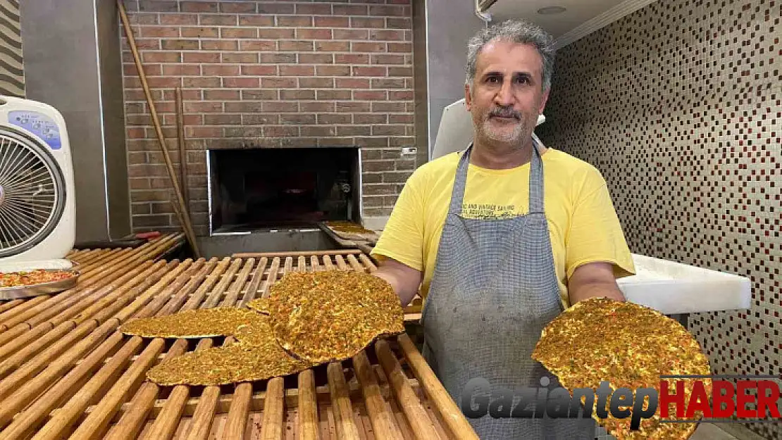 Gaziantep'in Ramazan ayında da vazgeçilmeyen lezzeti 'lahmacun'