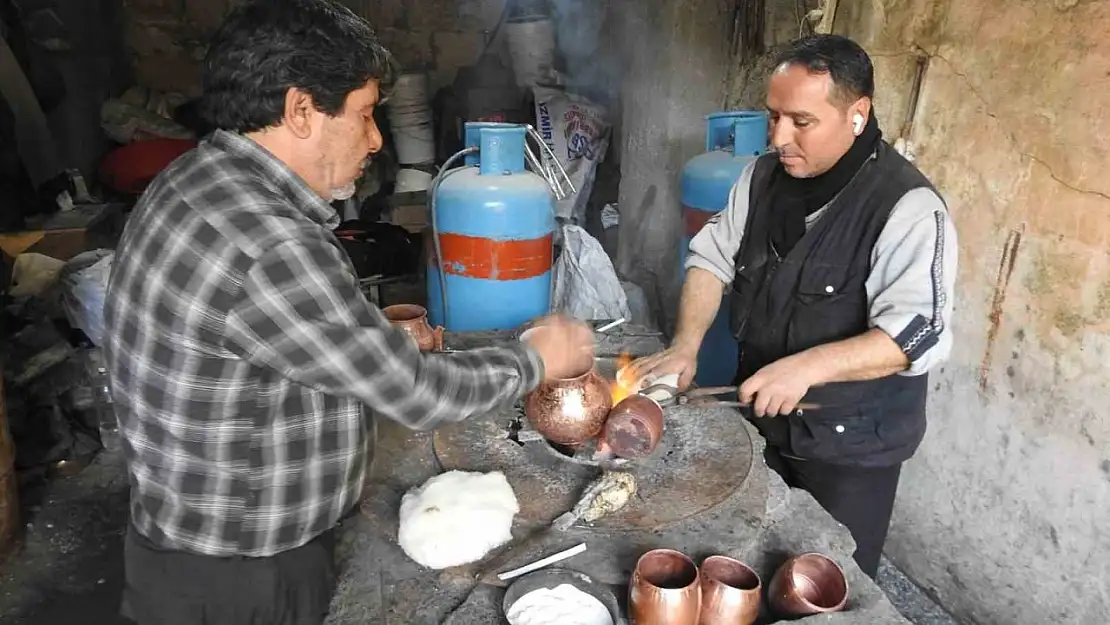 Gaziantep'in son kalaycı ustaları mesleklerini yaşatmaya çalışıyor