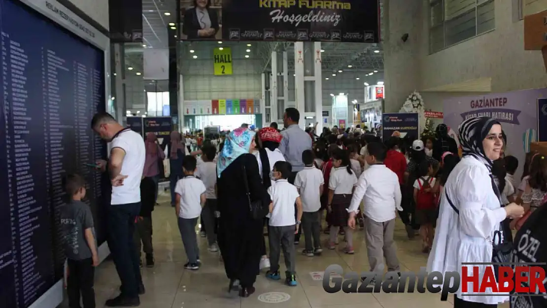 Gaziantep Kitap Fuarı'nı ilk üç günde 300 bine yakın kişi ziyaret etti