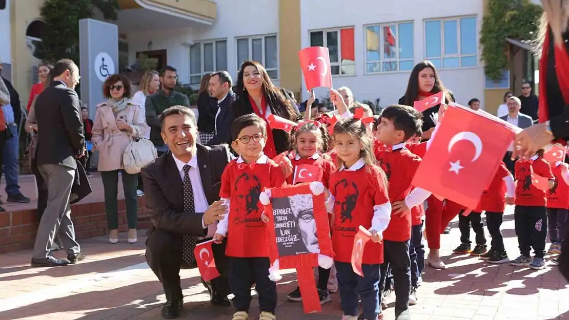 Gaziantep Kolej Vakfı'nı Cumhuriyet coşkusu sardı