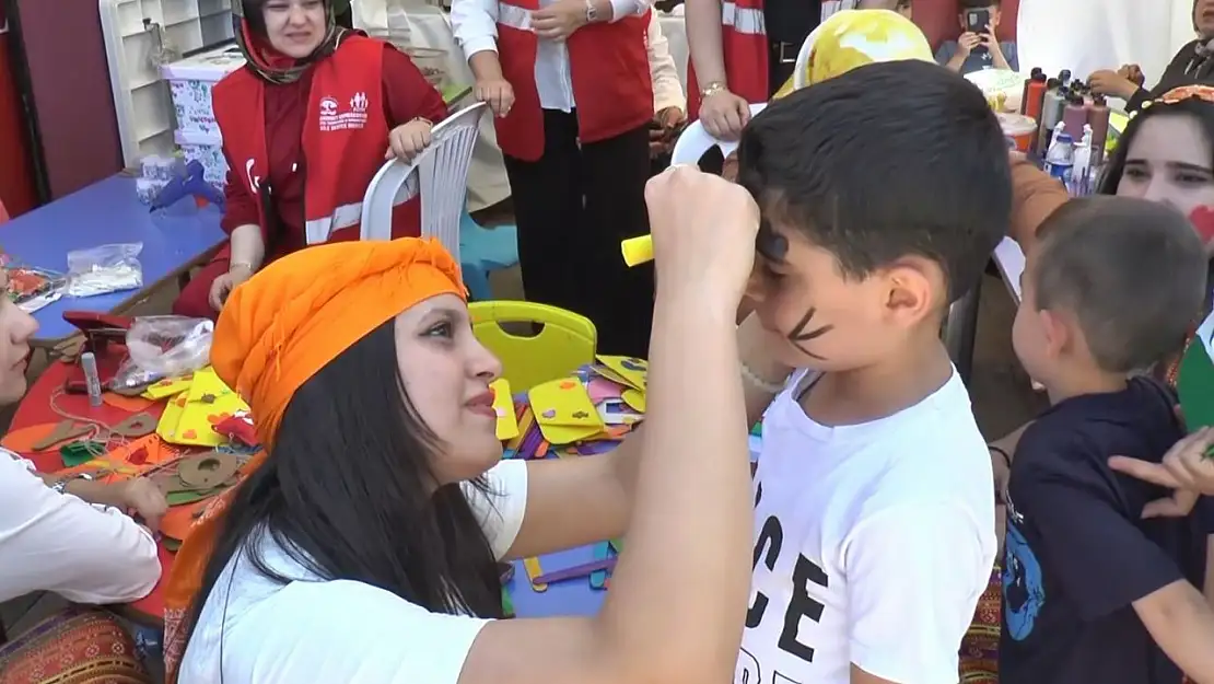 Gaziantep'te 'Aile Yılı Festivali' renkli görüntülere sahne oldu