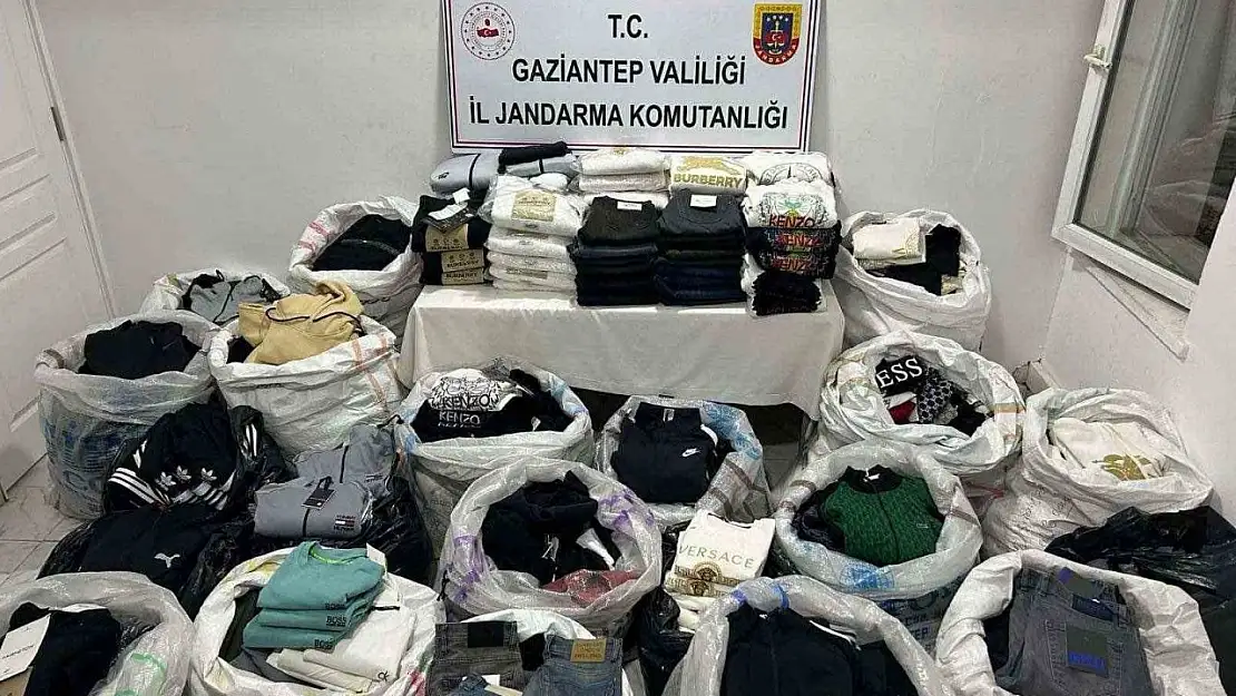 Gaziantep'te 1 milyon 865 bin TL değerinde kaçak kıyafet ele geçirildi