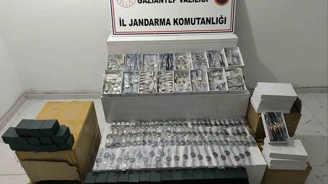 Gaziantep'te 2,3 milyon TL değerinde taklit saat ele geçirildi