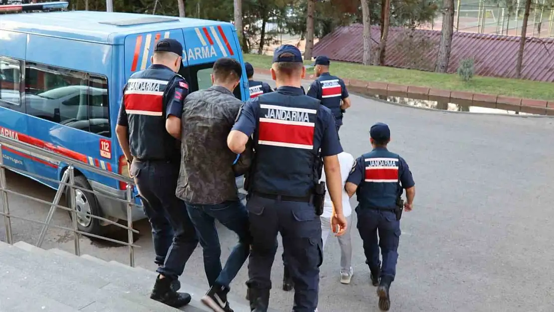 Gaziantep'te 4 göçmen kaçakçısı yakalandı