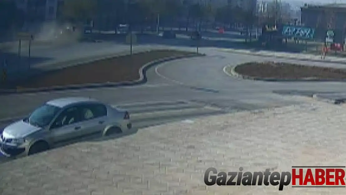 Gaziantep'te 4 kişinin yaralandığı feci kaza güvenlik kamerasına yansıdı