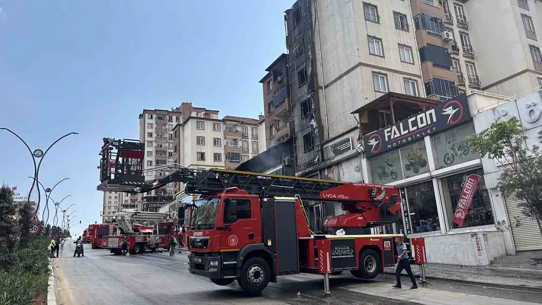 Gaziantep'te 5 katlı binada çıkan yangın söndürüldü: 23 kişi dumandan etkilendi