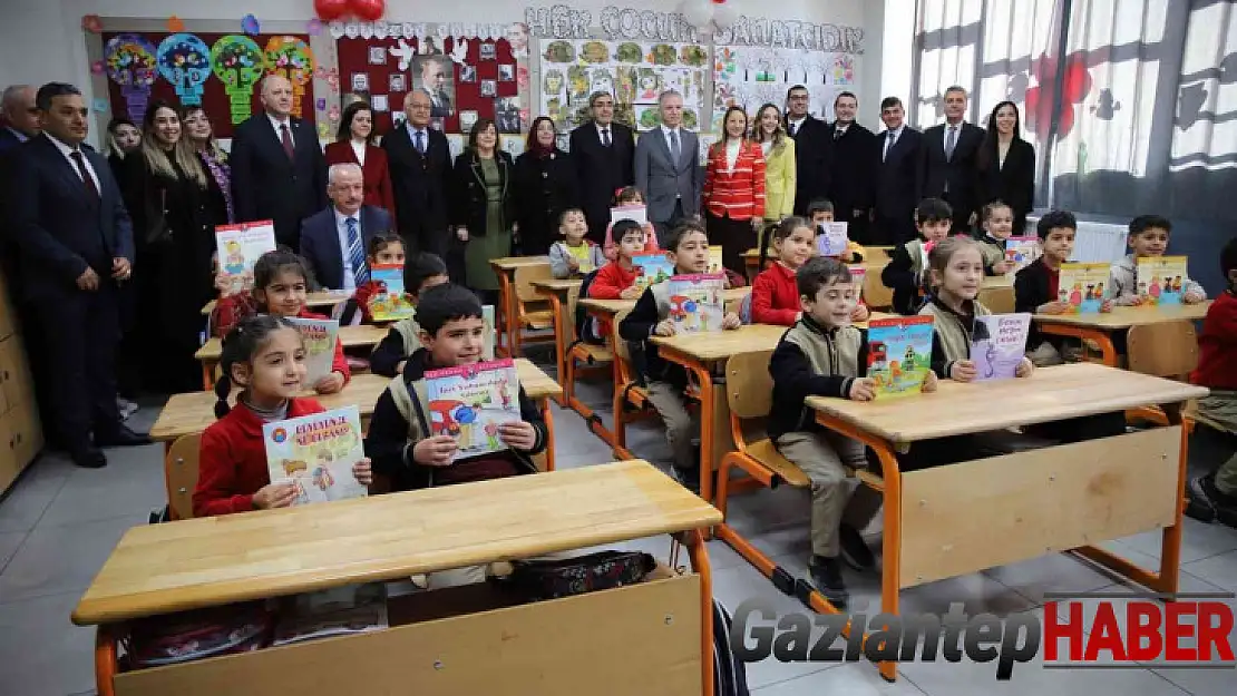 Gaziantep'te 630 bin öğrenci karne heyecanı yaşadı