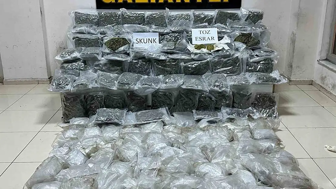 Gaziantep'te 86 kilo 650 gram skunk ve 37 kilo 200 gram metamfetamin ele geçirildi