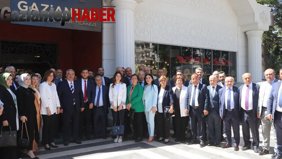 Gaziantep'te Ak Parti'nin yeni yönetimi açıklandı