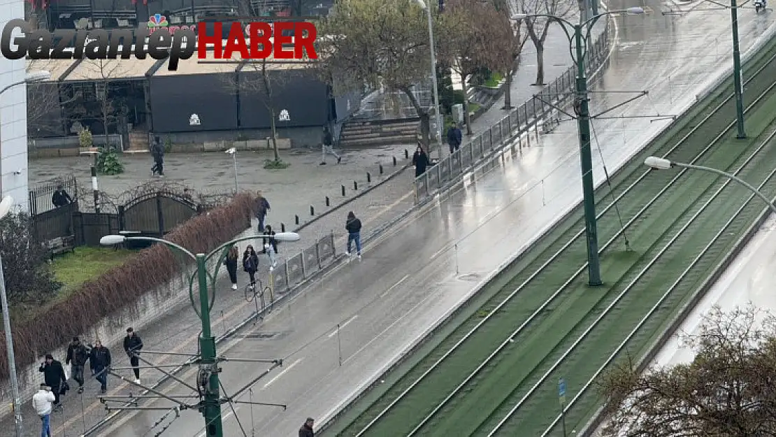 Gaziantep'te aniden bastıran sağanak hayatı olumsuz etkiledi