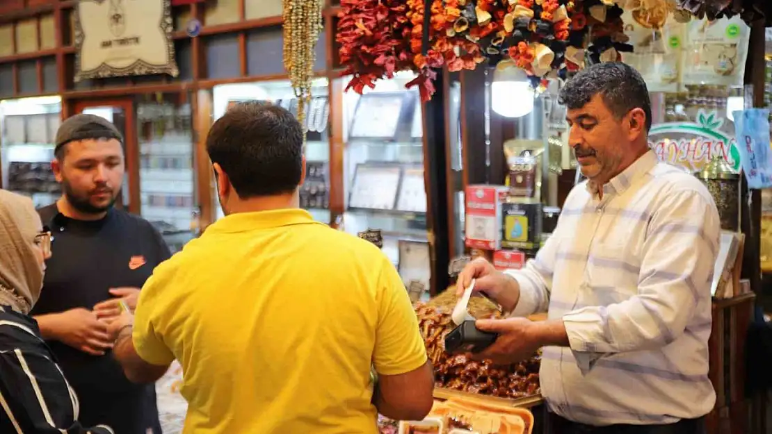 Gaziantep'te bayram yoğunluğu esnafın yüzünü güldürdü