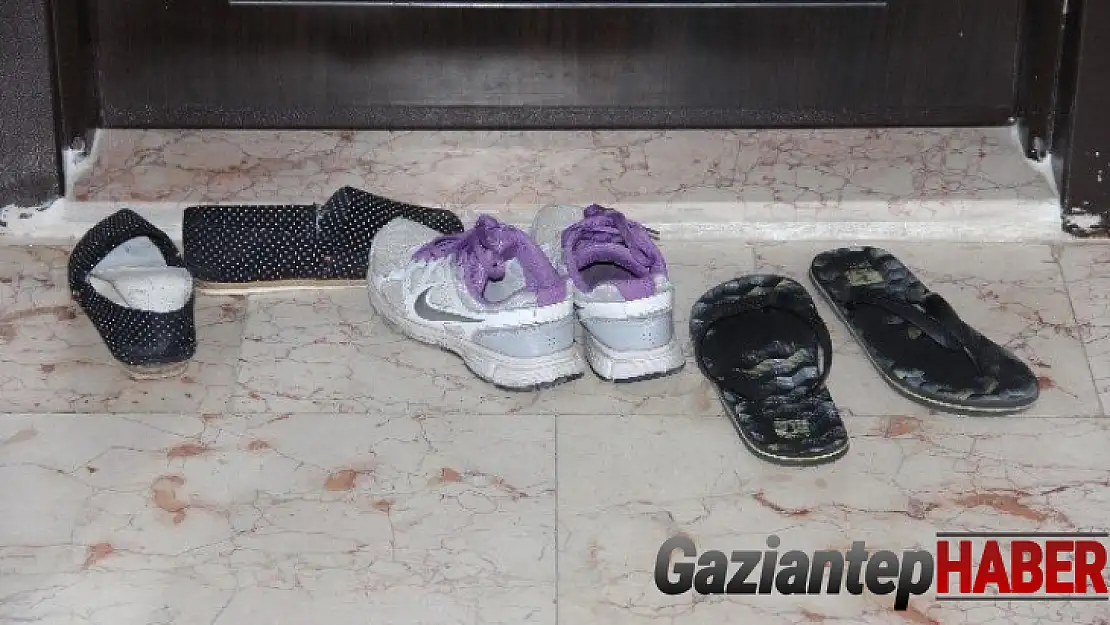 Gaziantep'te bir şahıs apartman dairelerinin önündeki ayakkabılar çaldı.