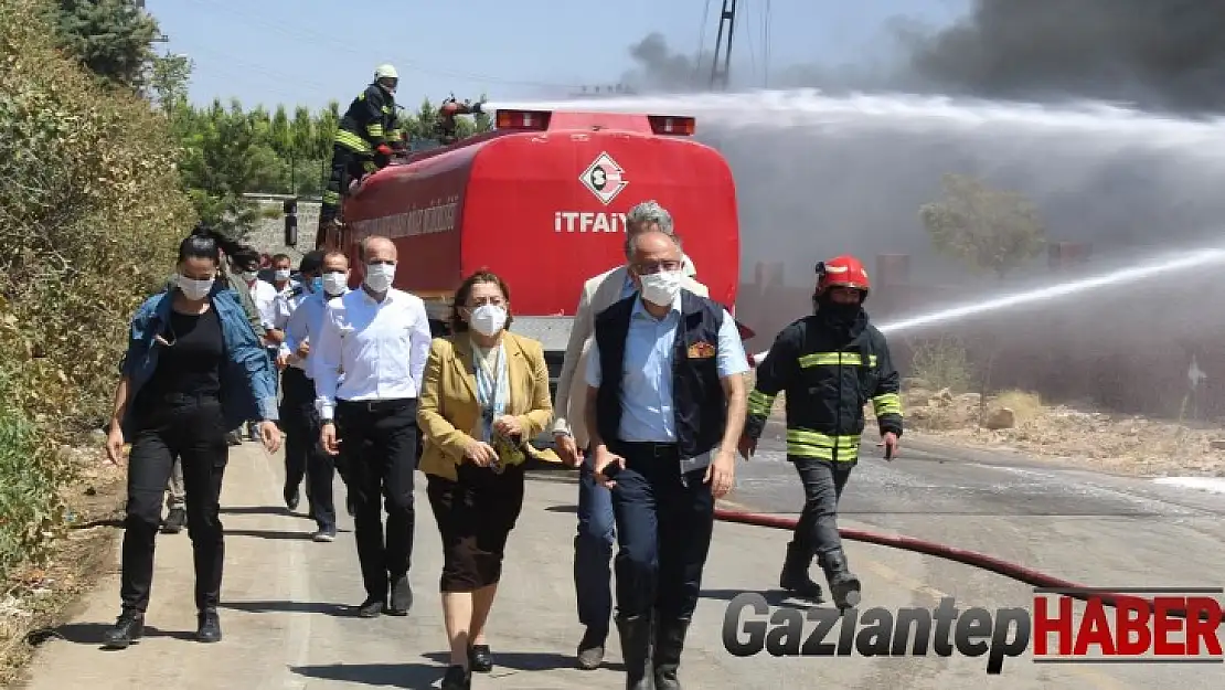 Gaziantep'te depoda çıkan yangına müdahale sürüyor