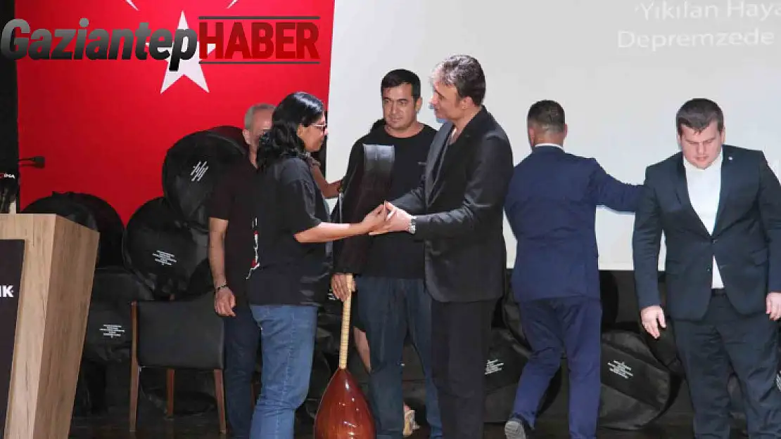 Gaziantep'te depremzede müzisyenlere enstrüman dağıtıldı