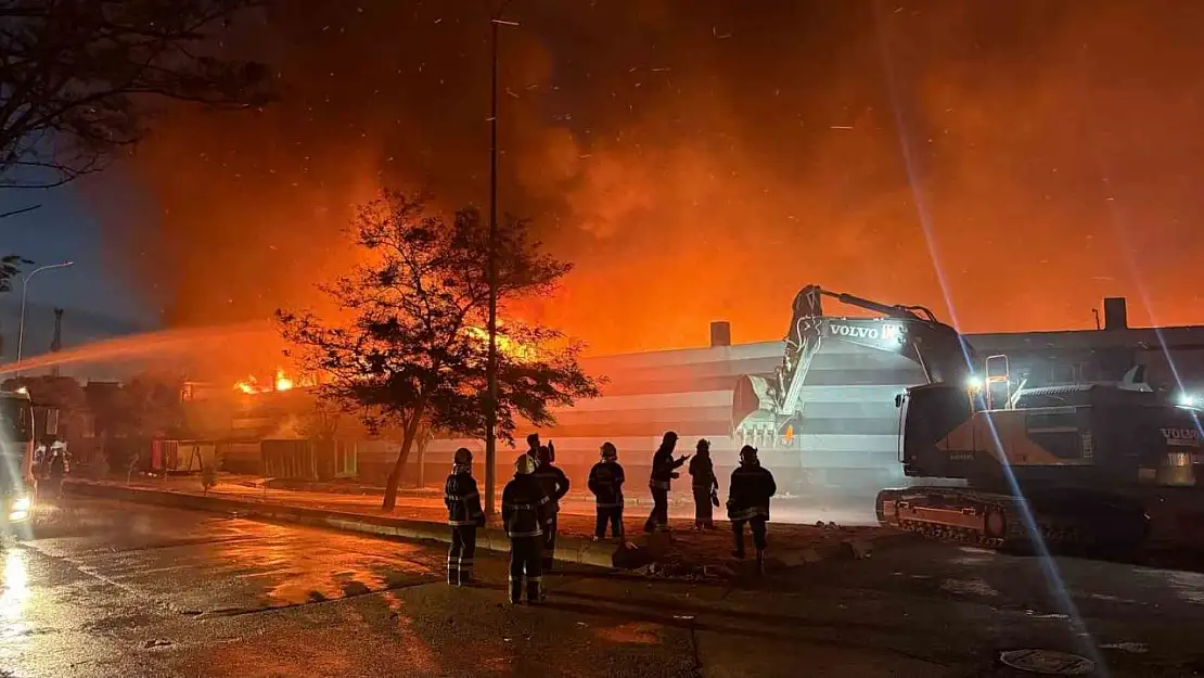 Gaziantep'te geri dönüşüm fabrikasındaki yangın kontrol altına alındı