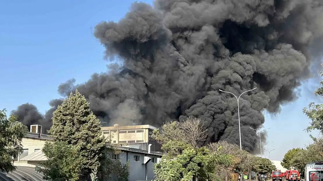 Gaziantep'te geri dönüşüm tesisinde büyük yangın