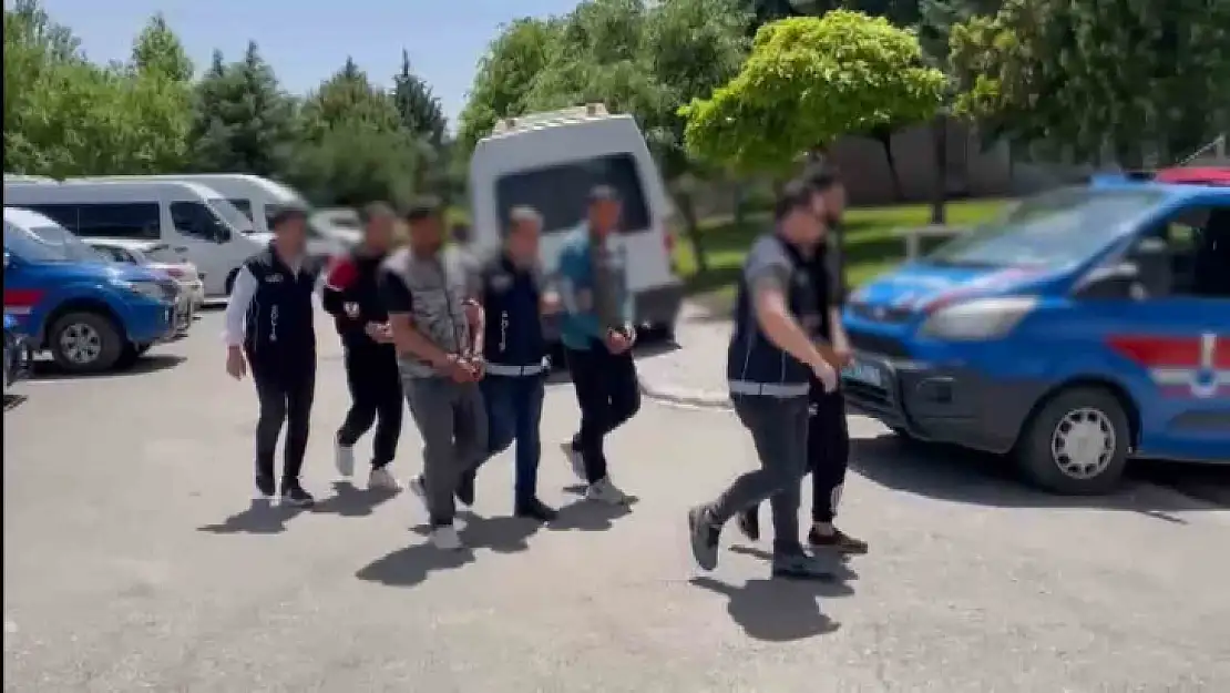 Gaziantep'te göçmen kaçakçılığı yapan 6 kişiye gözaltı