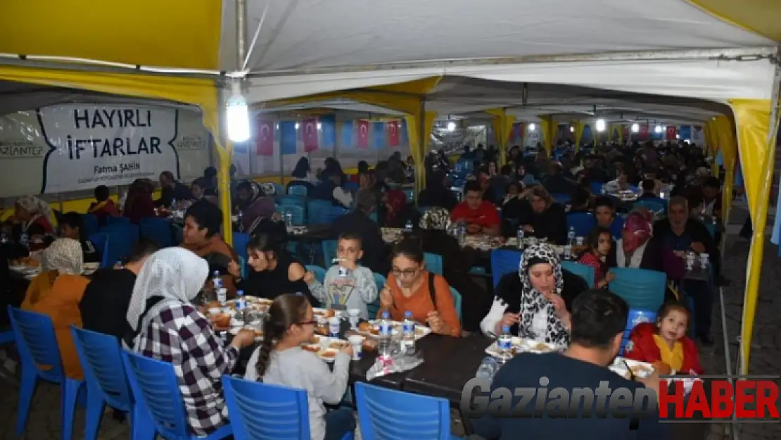 Gaziantep'te her gün bir mahallede iftarlık yemek dağıtılıyor