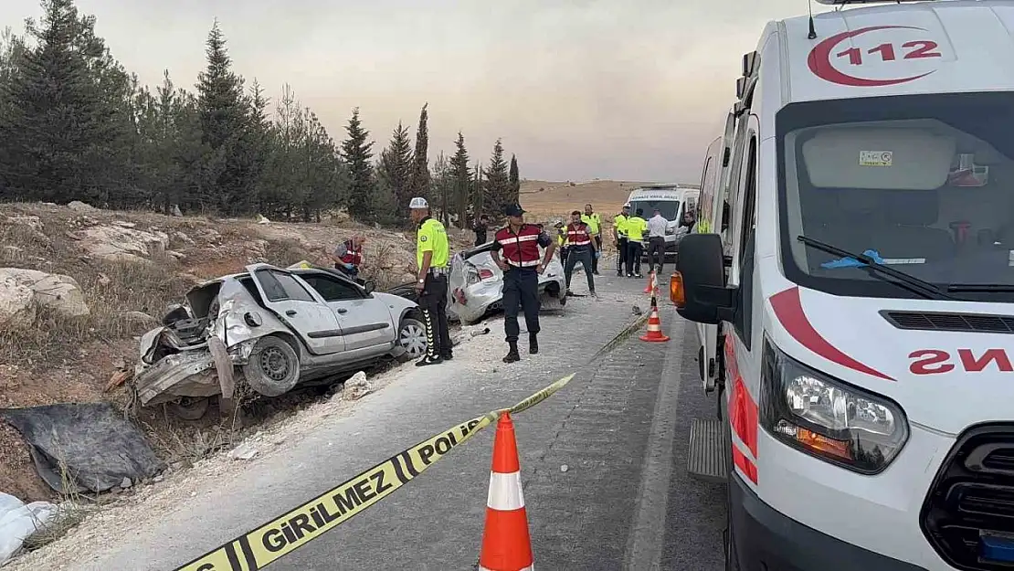 Gaziantep'te iki otomobil çarpıştı: 3 ölü, 3 yaralı